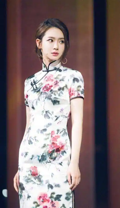 李宇春:别再说我假小子,我穿上"朱雀裙",高级感谁也复制不了_中国