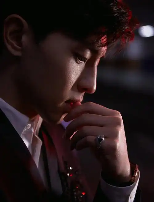 经典白衬衫穿搭,看刘亦菲_经典白衬衫穿搭,看刘亦菲最新消息,新闻