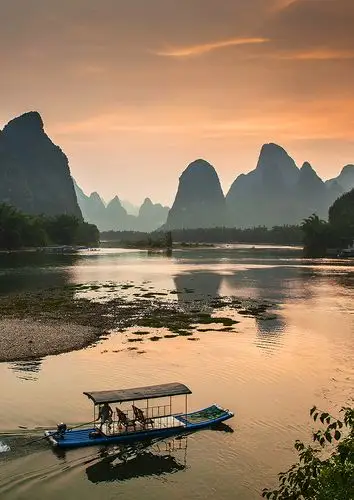 这是大自然不吝赐予人间的财富,它总是在等待着一双双懂得欣赏的目光.