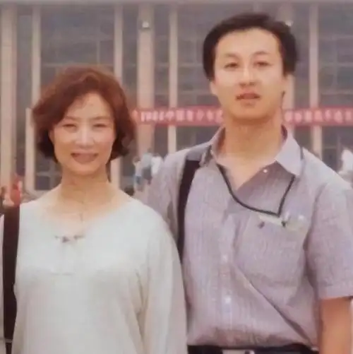 吕中与丈夫恩爱53年儿子是导演儿媳是影后女儿是国人骄傲