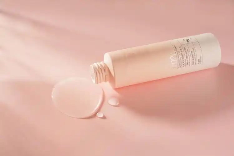 美妆护肤产品水乳拍摄|摄影|产品摄影|剪型简影 - 原创作品 - 站酷 (z