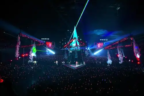 八三夭《一事无成的伟大》高雄演唱会嗨唱 周汤豪助阵