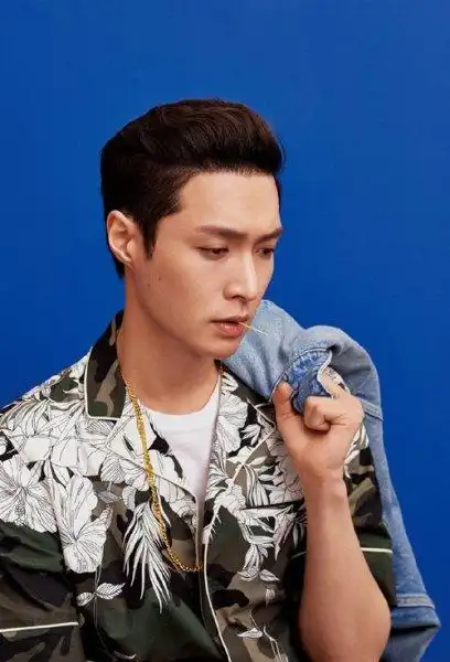 男生梳大背头的技巧所在 帅酷有潮范熟男短发大全-发型-爱女人网