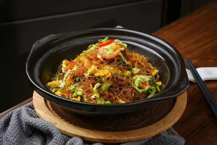 杂菜虾米粉丝煲 ◆"肉欲十足"的吊烧bb鸭看着就让人垂涎!