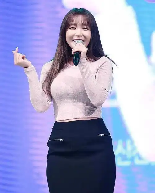 一组微胖女神"洪真英"送给lsp看官们其实很多男神老爷门都认为"微胖才