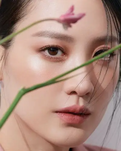 韩国女艺人秀贤代言美妆品牌拍最新宣传照