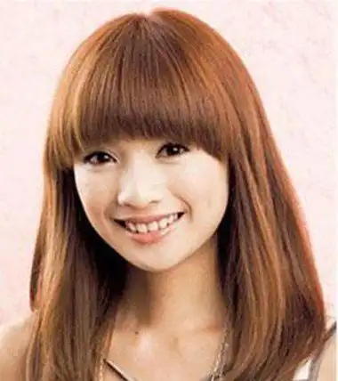 圆脸发量少中长直发发型 圆脸适合的长直发发型图片