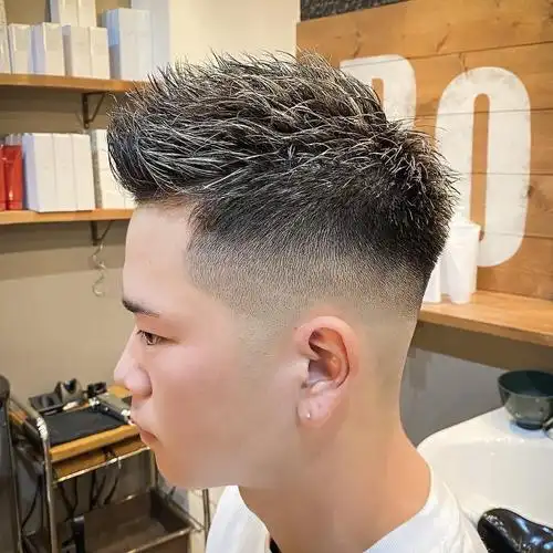 飞机头作为潮流男士发型的代表,立体又炫酷,可以说是打造型男的必备