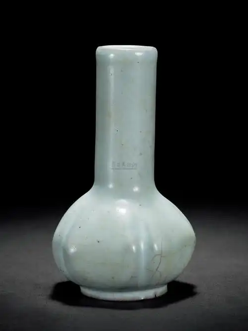 0059修内司官窑瓜棱瓶