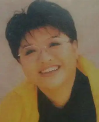 韩红年轻时候的照片,身材很苗条,很会唱歌 - 策驰影院