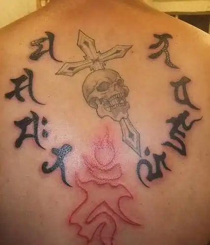 font color=red>背 /font>部九字真言骷髅十字架纹身图案