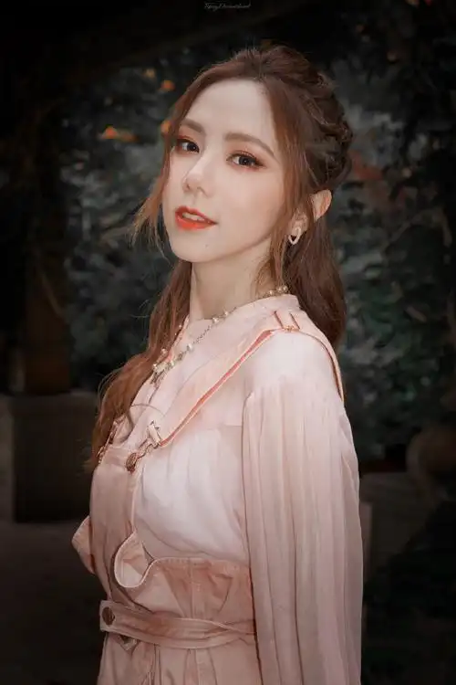 邓紫棋710出道13周年快乐