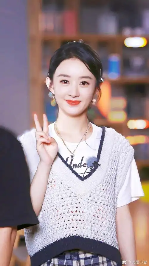 就感觉想起了七年前,我刚刚7岁就开始追赵丽颖,我喜欢赵丽颖七年了,刚