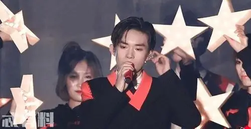 易烊千玺阿深是什么关系阿深是谁个人资料背景照片