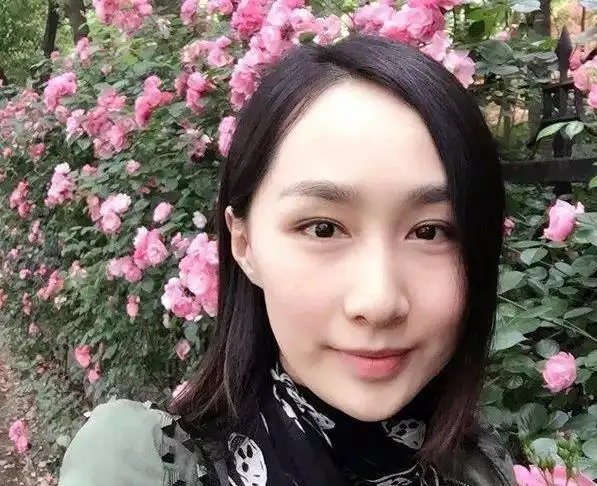 雷佳音妻子翟煦飞颜值高有才华 一句话就能压住老公的暴脾气|雷佳音