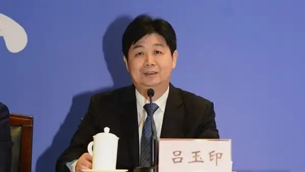 肇庆市市长吕玉印改善营商环境当好企业发展的服务员