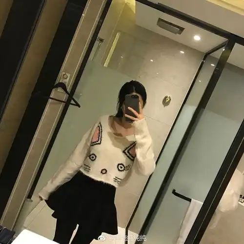 刘晓宇女友晒度假图 戏水湿身秀完美身材(图)