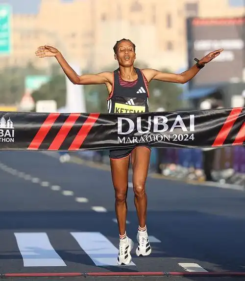 800米选手刷新女子马拉松首秀纪录|跑步|世界纪录|中国选手|半程