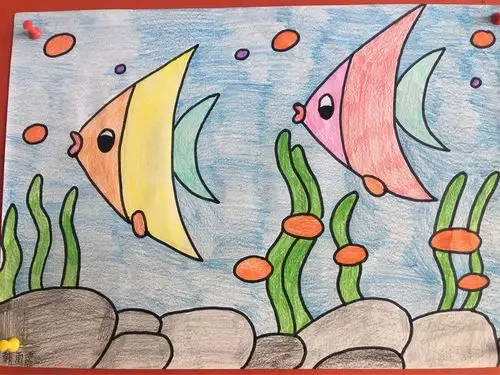 她很小就已经喜欢上画画了,除了素描儿童画,国画画的