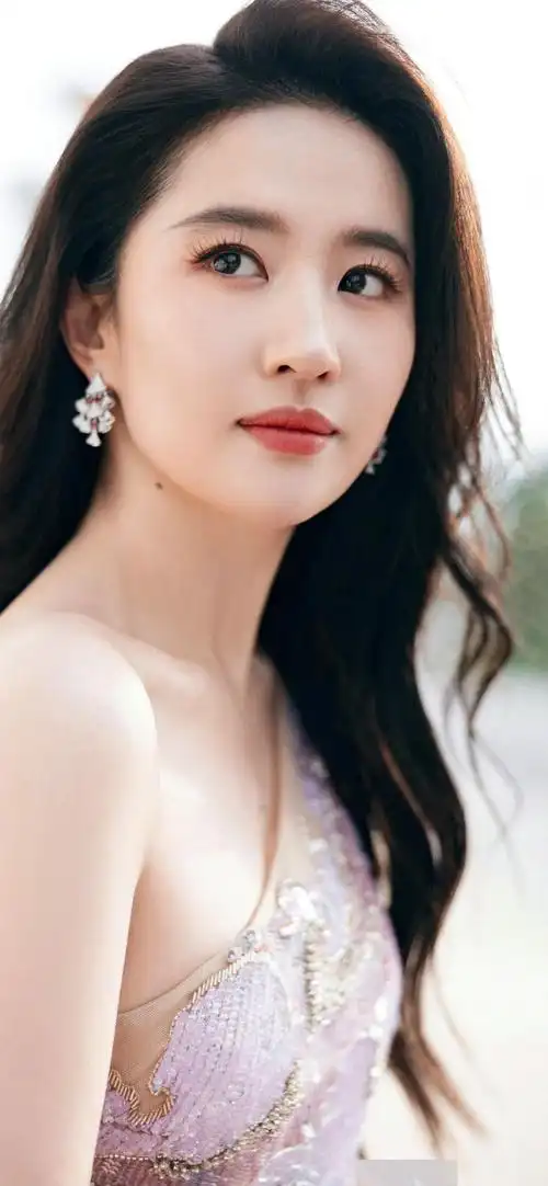 刘亦菲和古力娜扎两位女神的同框