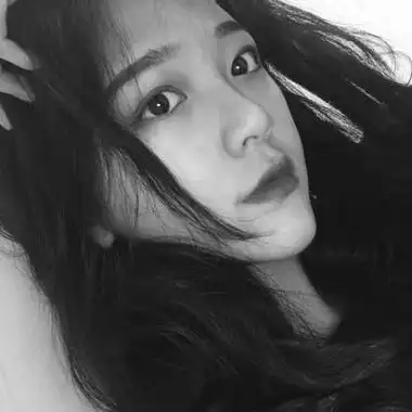 伤感高冷真人黑白女生头像