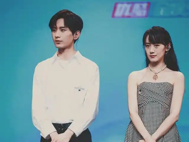 《琉璃》成毅袁冰妍亲拆cp后,没想到冰橙汁还在,初遇超话先没了