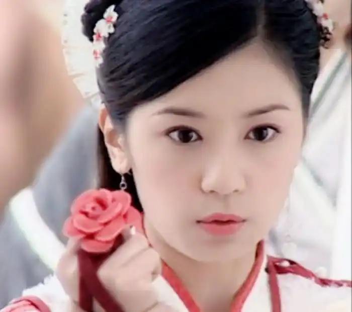 贾静雯年轻时有多美?富豪为她豪掷五亿买房,后为了女儿付出一切