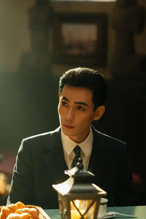 朱一龙1921新剧照 新鲜的拢龙 ! 回望百年路,致敬先行者 !