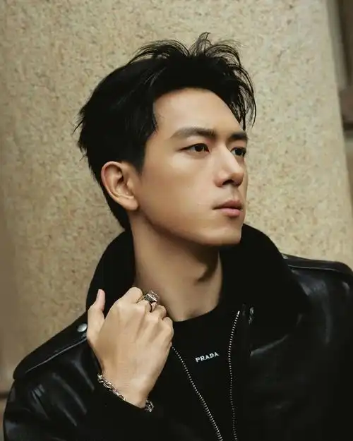 李现超话95#李现米兰时装周#2024/01/15 ins 更新一则"很开心又一次