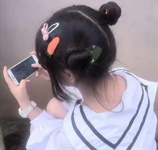 可爱头像:1116双马尾辫子萝莉女生头像