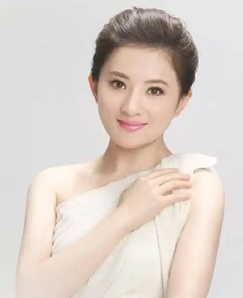 "国民闺女"金铭:9岁红遍全国,18岁考进北大,现在怎么样了?