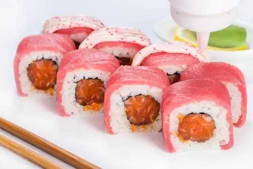 美味的海鲜寿司高清图片