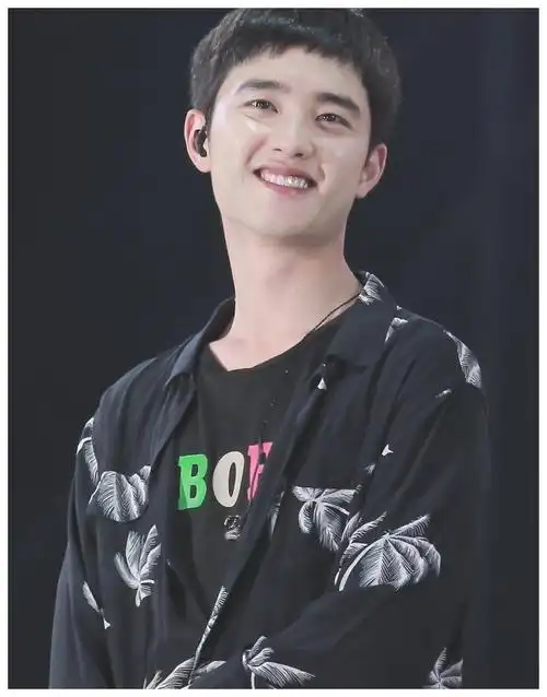 耿直男exo都暻秀搞笑事件,被人夸纯洁时,他直言"都是成年人"