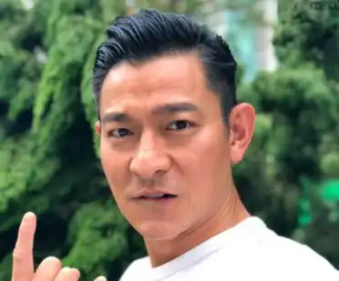 刘德华微博分享近期生活动态,晒自拍与网友互动,豪宅内景曝光!