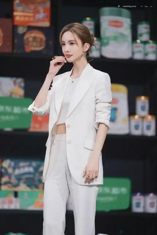 金晨超话|#海飞丝实力代言人金晨#白色西装恋人-amazingparty_金晨的