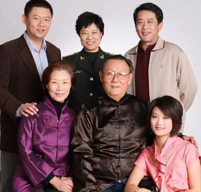 吕中德艺双馨的老艺术家携手同学恩爱一生儿女更是国之栋梁