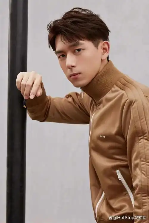 李现恋上网红美女?网友扒出一大堆证据,女方竟是离异带娃宝妈!