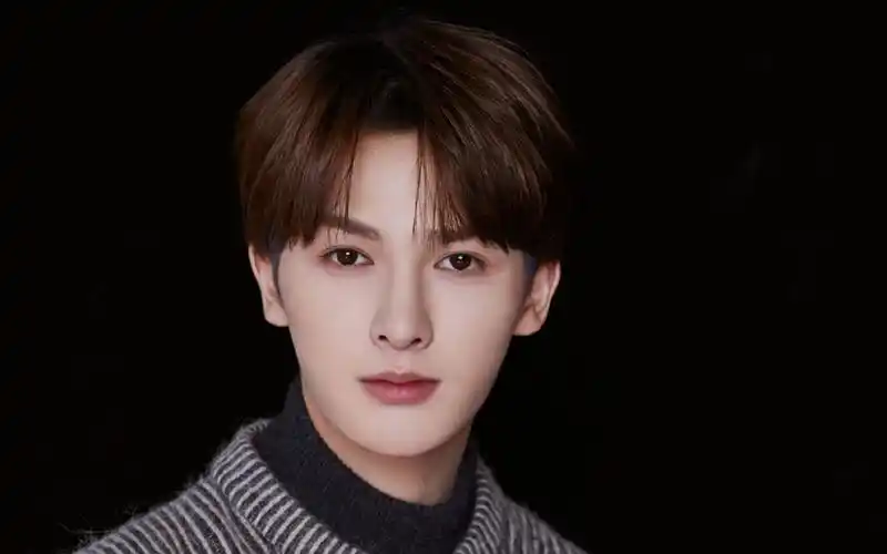 朱正廷帅气写真图片桌面壁纸