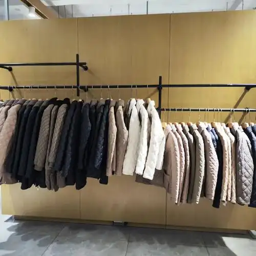 天寒地冻,本店新上大量新款男女羽绒服!欢迎选购!地址,瑞鸿酒 - 抖音