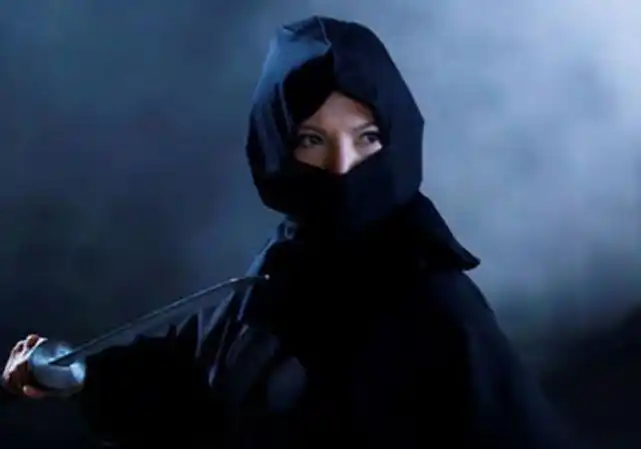 心理学第一眼你认为哪个蒙面人是女生测你是性格好还是好欺负