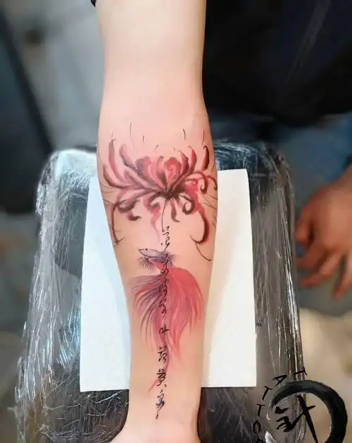 彼岸花纹身图片_手臂水彩水墨斗鱼彼岸花纹身图案(2)_云南省昆明市