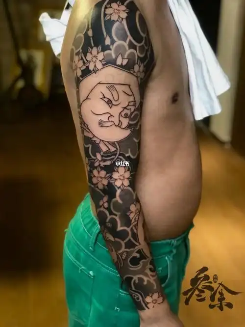 老传统阿多福火男花臂纹身