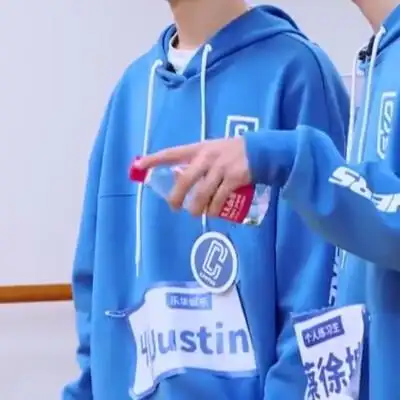 黄明昊justin蔡徐坤头像 /看简介天津李知恩