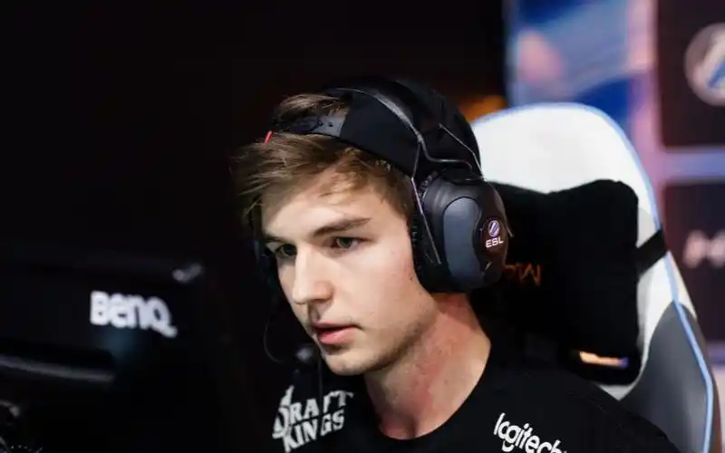 csgo汤姆克鲁斯device燃爆击杀秀——人帅枪更刚