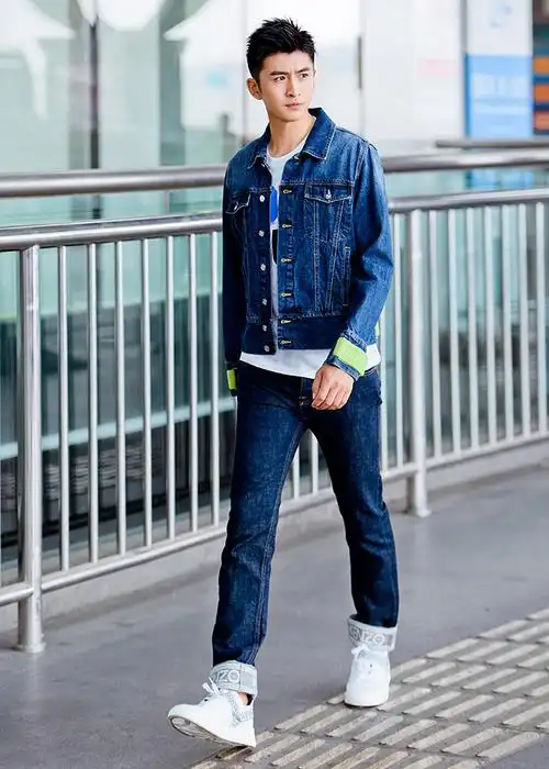 张云龙启程时装周首秀 牛仔look尽显青春朝气