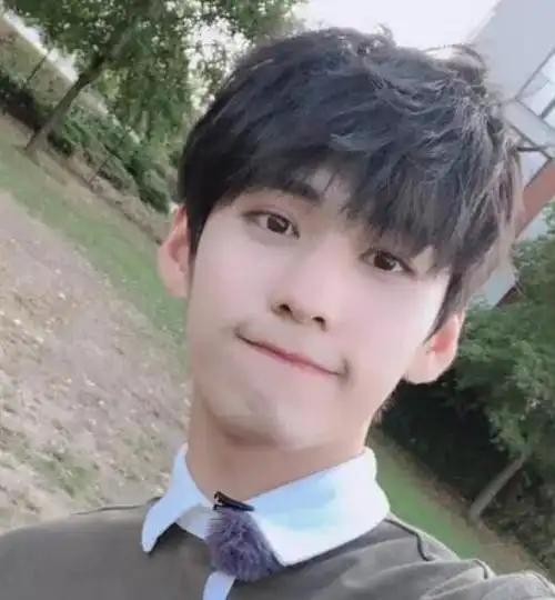 男生轻微纹理烫蓬松 蓬松自然的男生烫发发型推荐