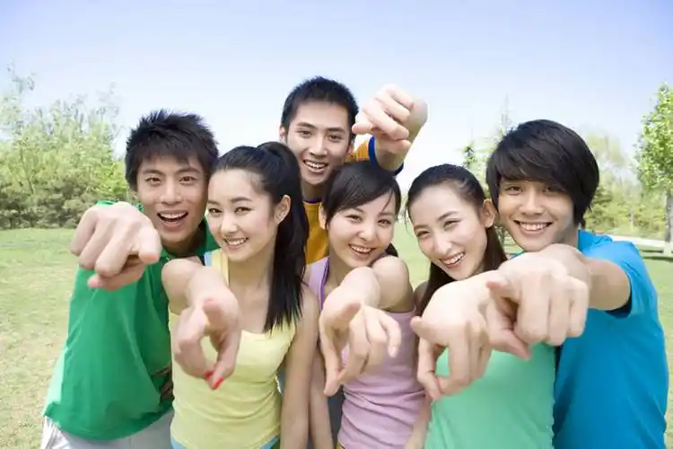 人群,笑,微笑,露齿笑,横图,彩色,室外,白天,正面,时尚,快乐,友谊,幸福