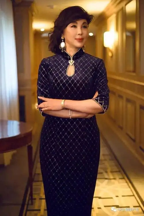 见证传奇:中生不老女神之70岁的女青年——侯姐