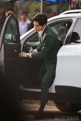 [杨洋][分享]180304 年轻的精英企业家既视感 杨洋下车场面赚足高回头