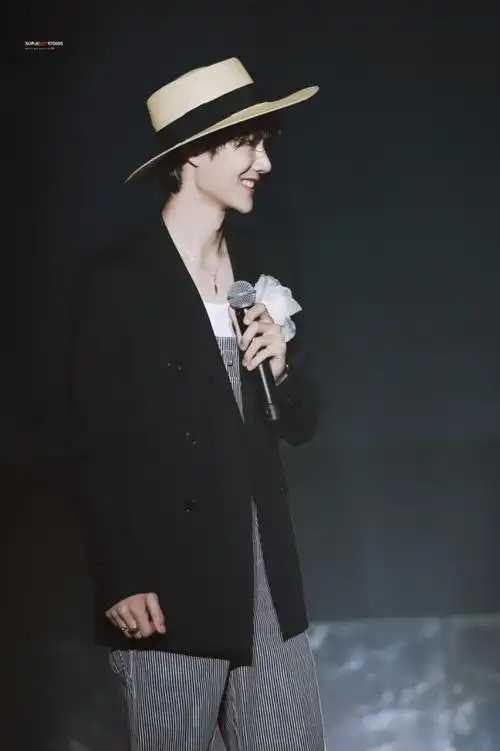 王一博74路飞装套图